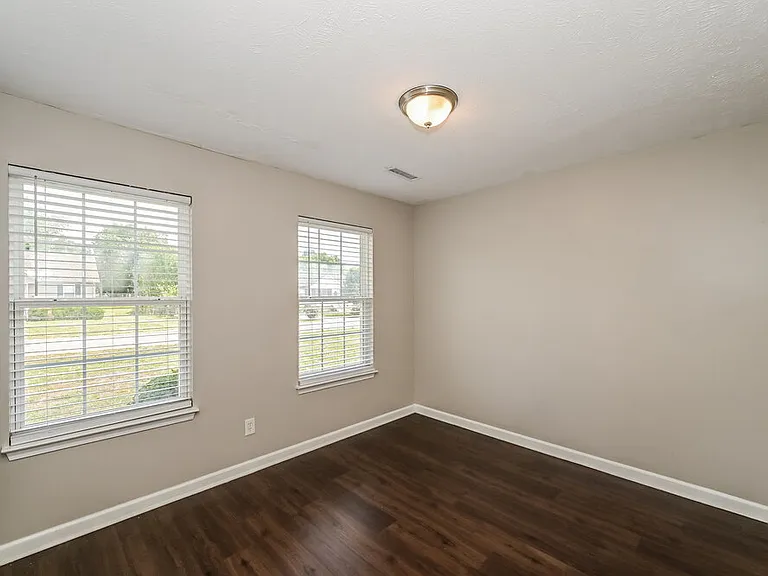 222 Hermitage Dr — Photo 15