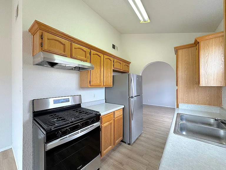 11813 Kings Arms Ct — Photo 9