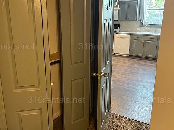 4th image of 611 Spruce St
