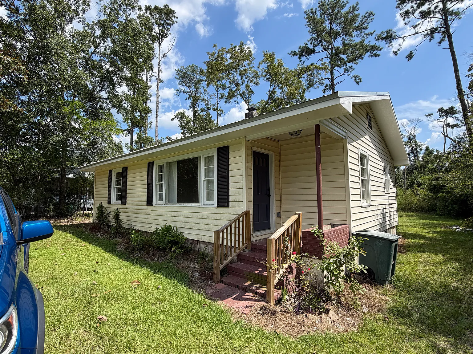 415 Canna Dr — Photo 2