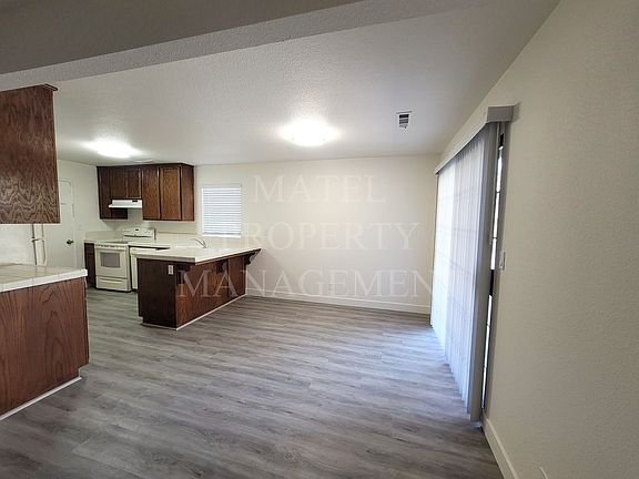 3rd image of 2516 Walnut Grove Way