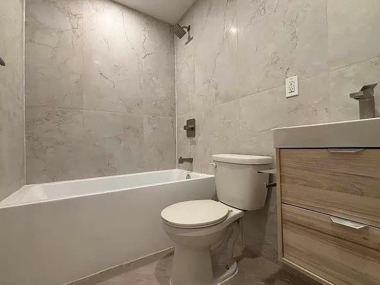 1526 Park Pl #2F — Photo 6