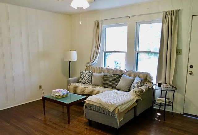2 bed, 950 sqft, $1,800 — Photo 2