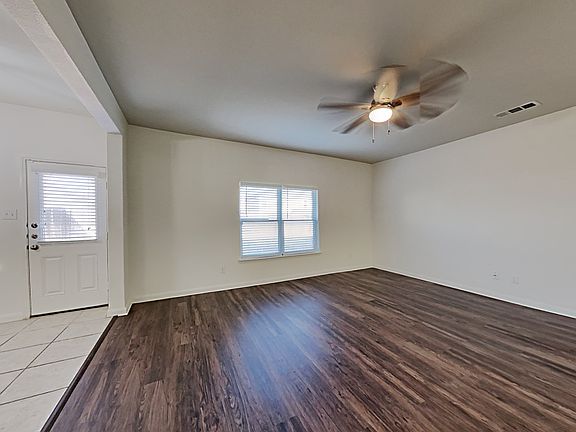 3rd image of 1806 Hot Springs Way