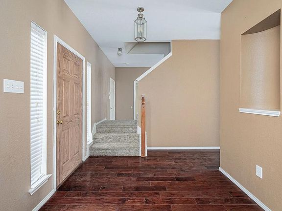 3rd image of 6422 Meadowcrest Ln