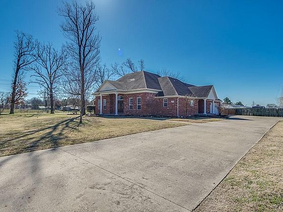 2nd image of 1705 Billie Acres Pl