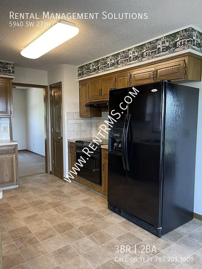 5940 Sw 27th Ct - 3 Bed/2 Bath — Photo 3