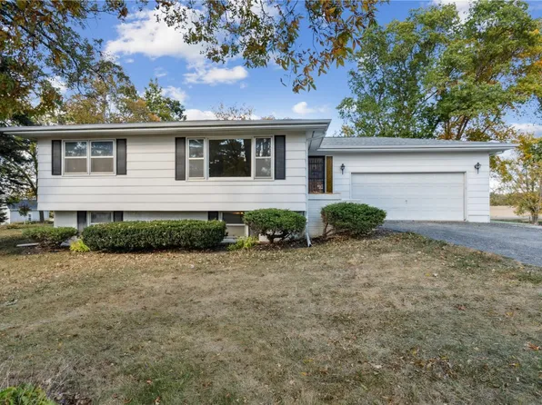 41 Klemish Cir, Center Point, IA 52213