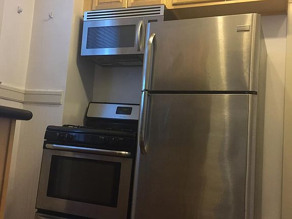 4th image of 3122 Sacramento St