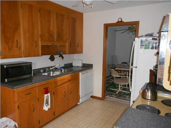 3rd image of 3520 Wimbledon Dr