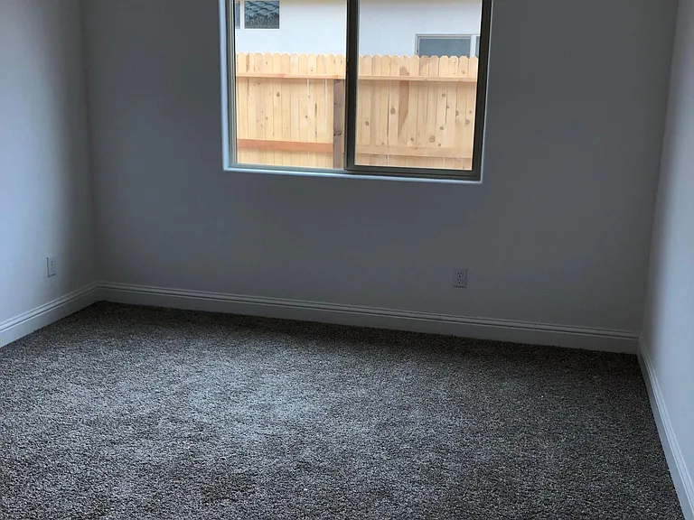 355 N McArthur Ave — Photo 7