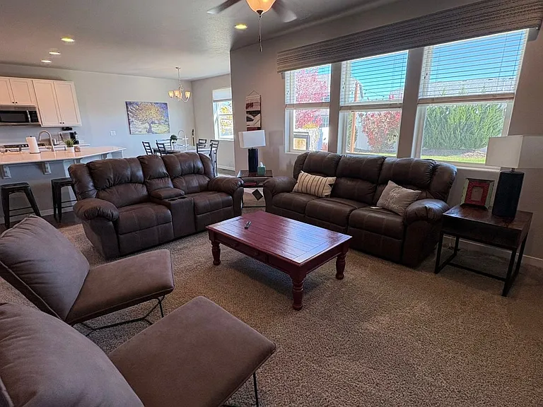 2302 Tabor St — Photo 2