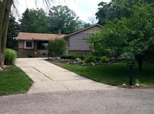 663 E Rich Ave, Zeeland, MI 49464