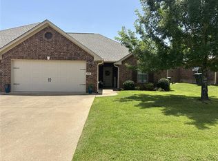 4077 Stonebridge Dr, Tyler, TX 75707