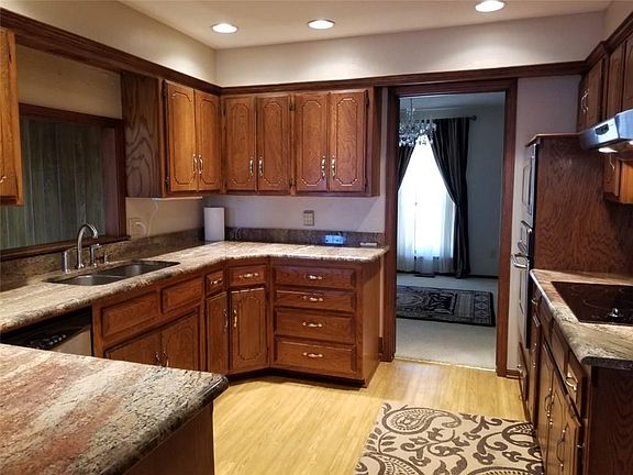 5th image of 13524 Apple Valley Dr