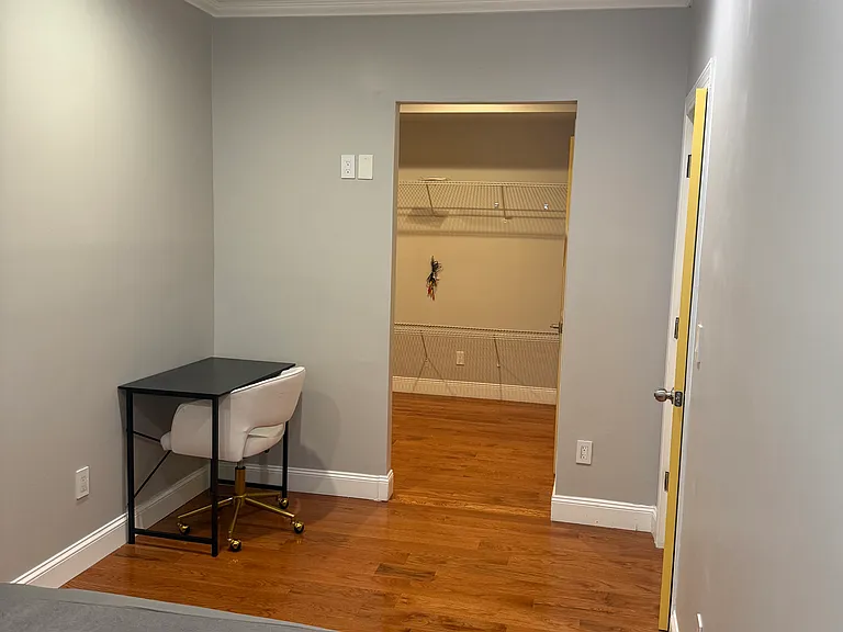 231 Hargreaves Ave — Photo 18