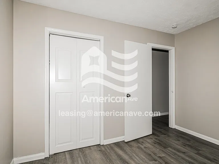 820334_014_bedroom_14.jpg
