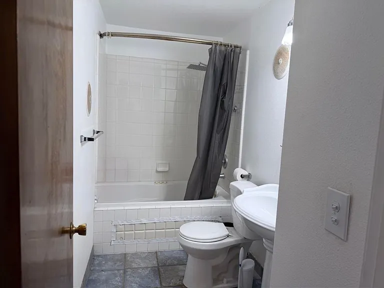 331 S Lotas St — Photo 10