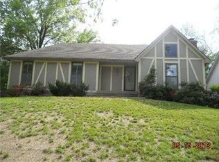 8932 Alden St, Lenexa, KS 66215