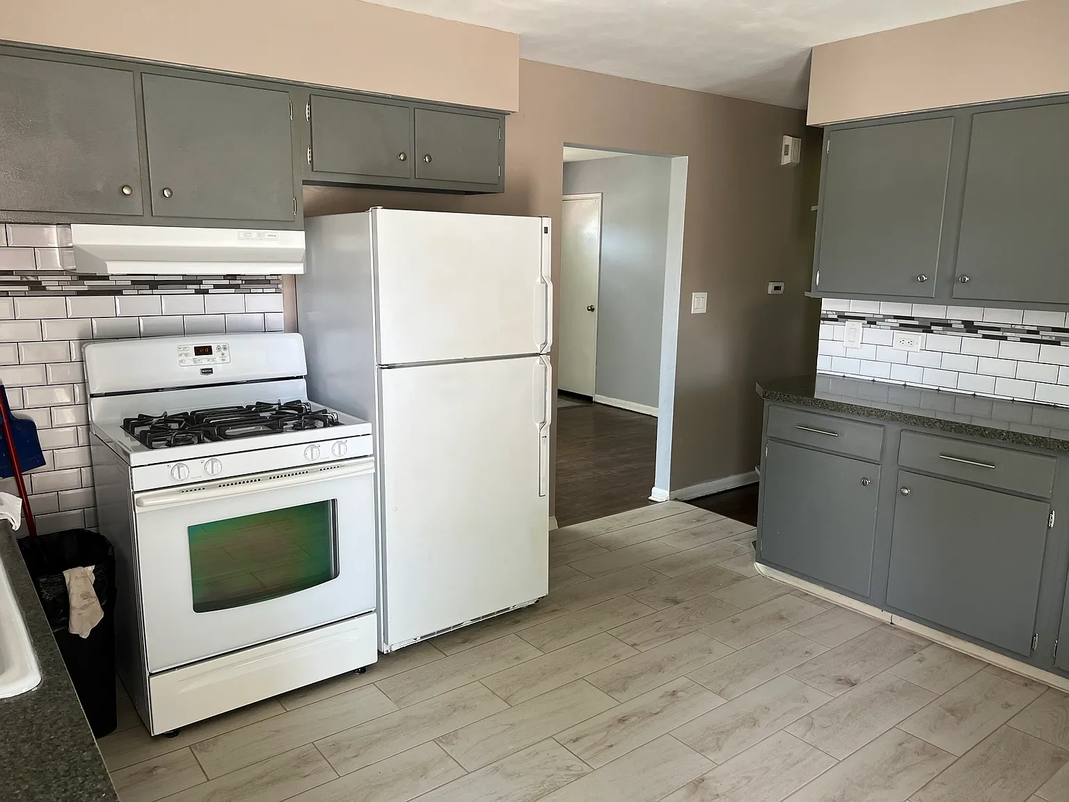 714 N Craig Pl — Photo 2