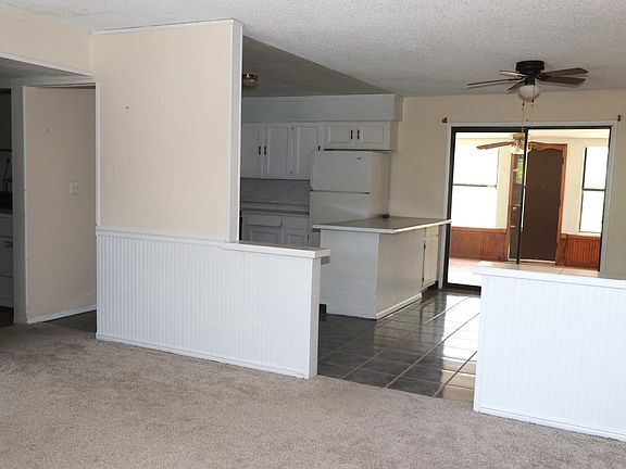 4th image of 754 E Country Club Dr