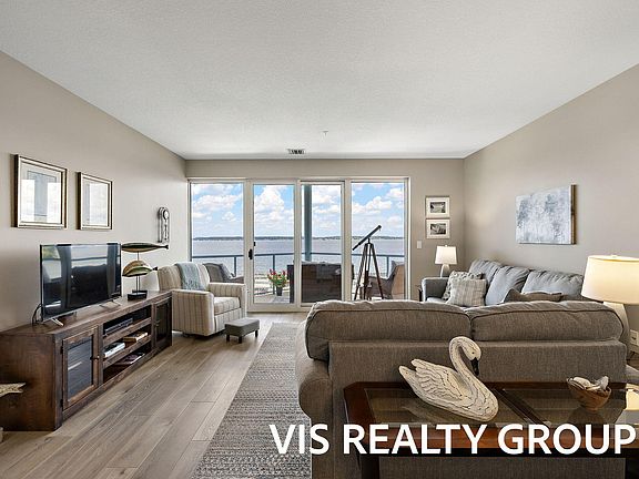 5th image of 2964 Lakeshore Dr Unit W402