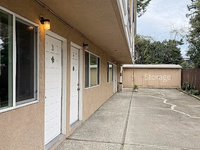 Each unit has an extra storage cabin on site