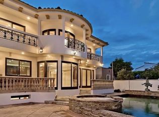 332 S Almont Dr, Beverly Hills, CA 90211