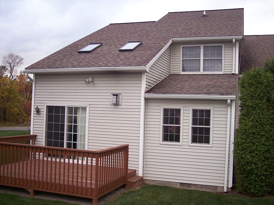 2nd image of 100 Hampton Way