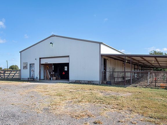 3rd image of 1833 County Road 305