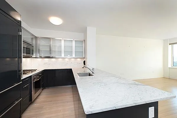 Rented by Keller Williams NYC | media 22