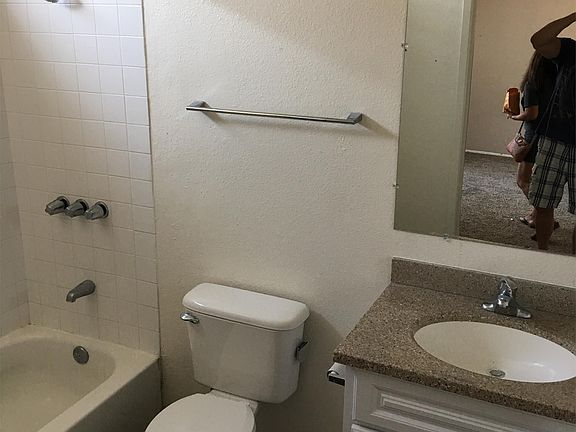 5th image of 4216 50th St #10