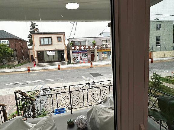 3rd image of 659 Vaughan Rd #2