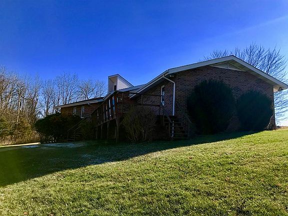 3rd image of 841 Twin Oak Cir
