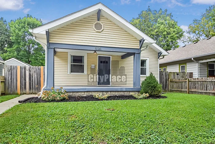 2 bed, 1.0 bath, 884 sqft, $1,295 — Photo 3