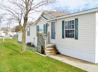 137 Menlo Park Dr, Belleville, MI 48111
