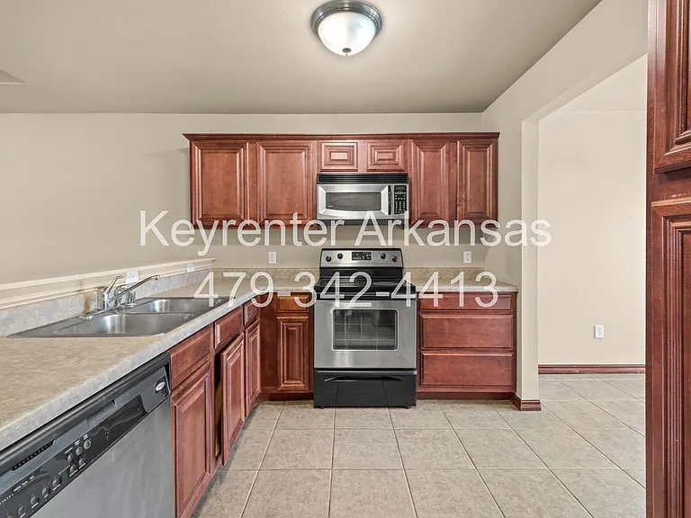 1270 N Trinity Dr — Photo 11