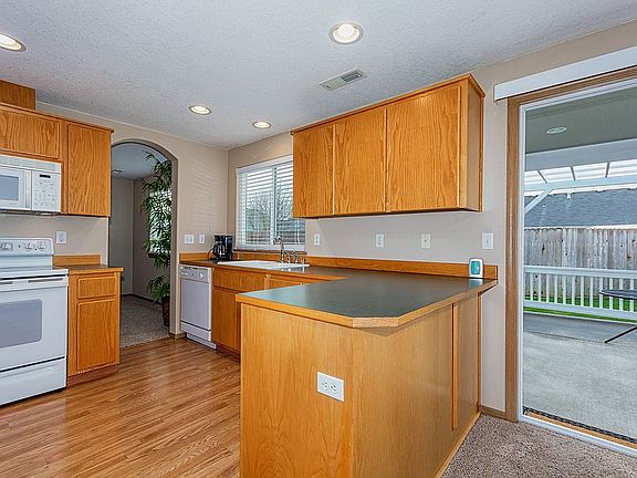 4th image of 15919 NE 92nd St