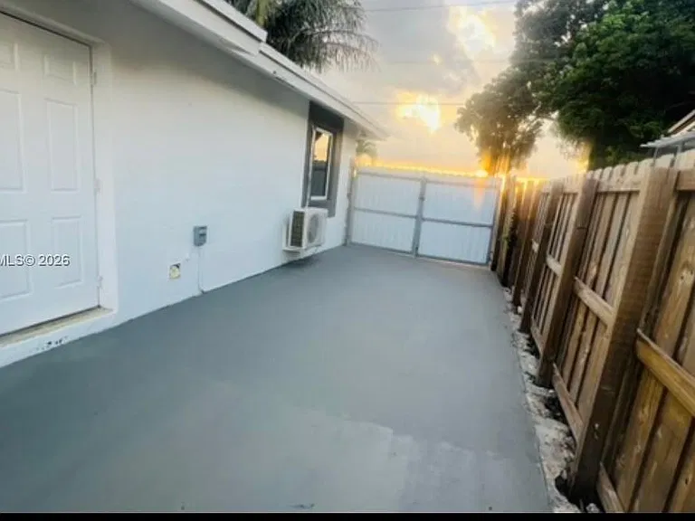 75 SW 18th Ave — Photo 14