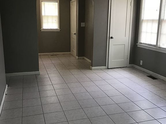 4th image of 617 S Broadway St