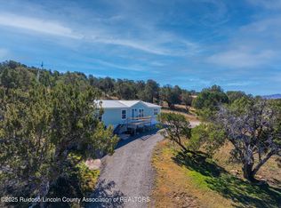 140 W Grandview Rd, Capitan, NM 88316