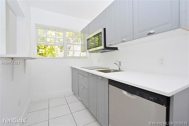 1st image of 2926 Royal Palm Ave