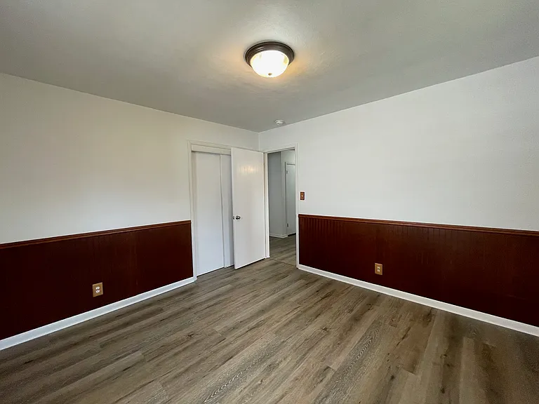 2716 E Linwood St — Photo 13