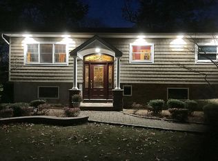 2195 Feuereisen Ave, Ronkonkoma, NY 11779