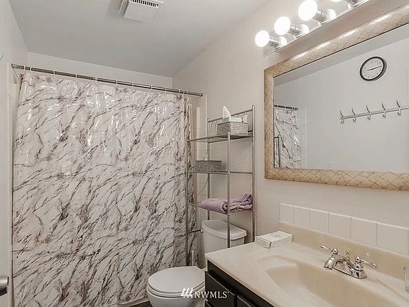 5th image of 1339 Rhododendron Ct NE