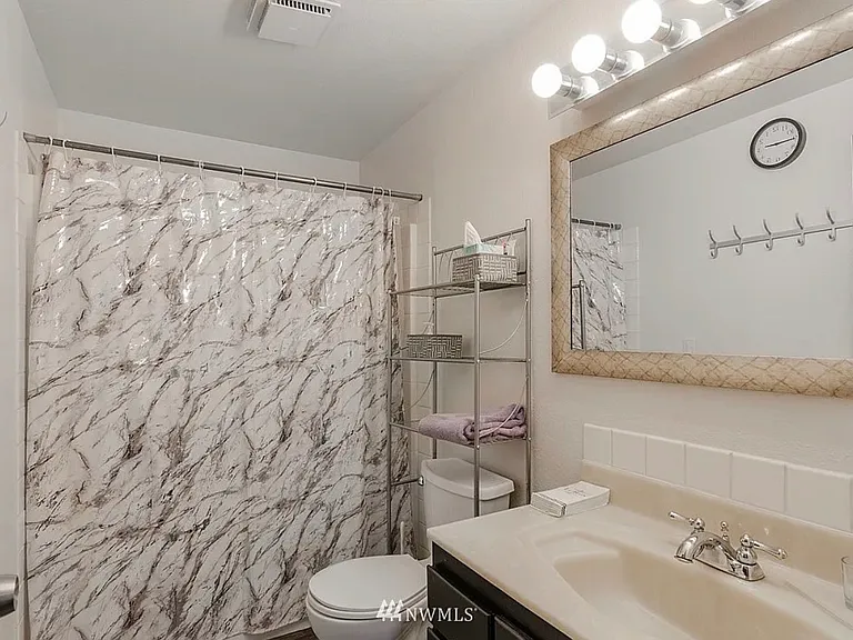 1339 Rhododendron Ct NE — Photo 5