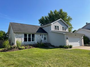 1111 Lockwood Dr, Buffalo Grove, IL 60089