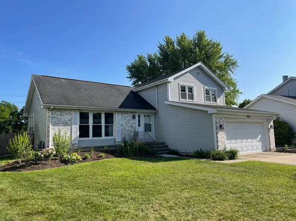 1111 Lockwood Dr, Buffalo Grove, IL 60089