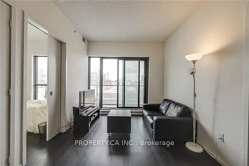 159 Dundas St E Photo 1