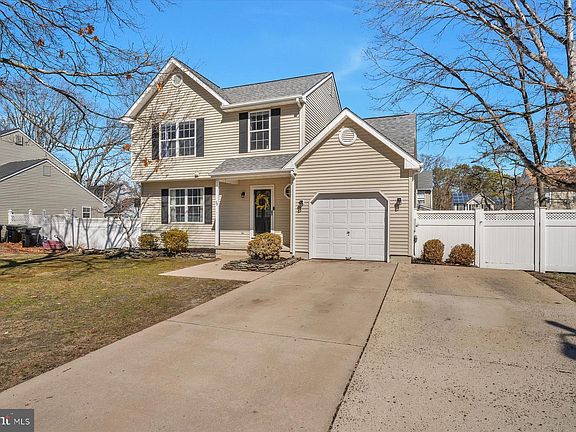 2nd image of 39 Country Club Rd